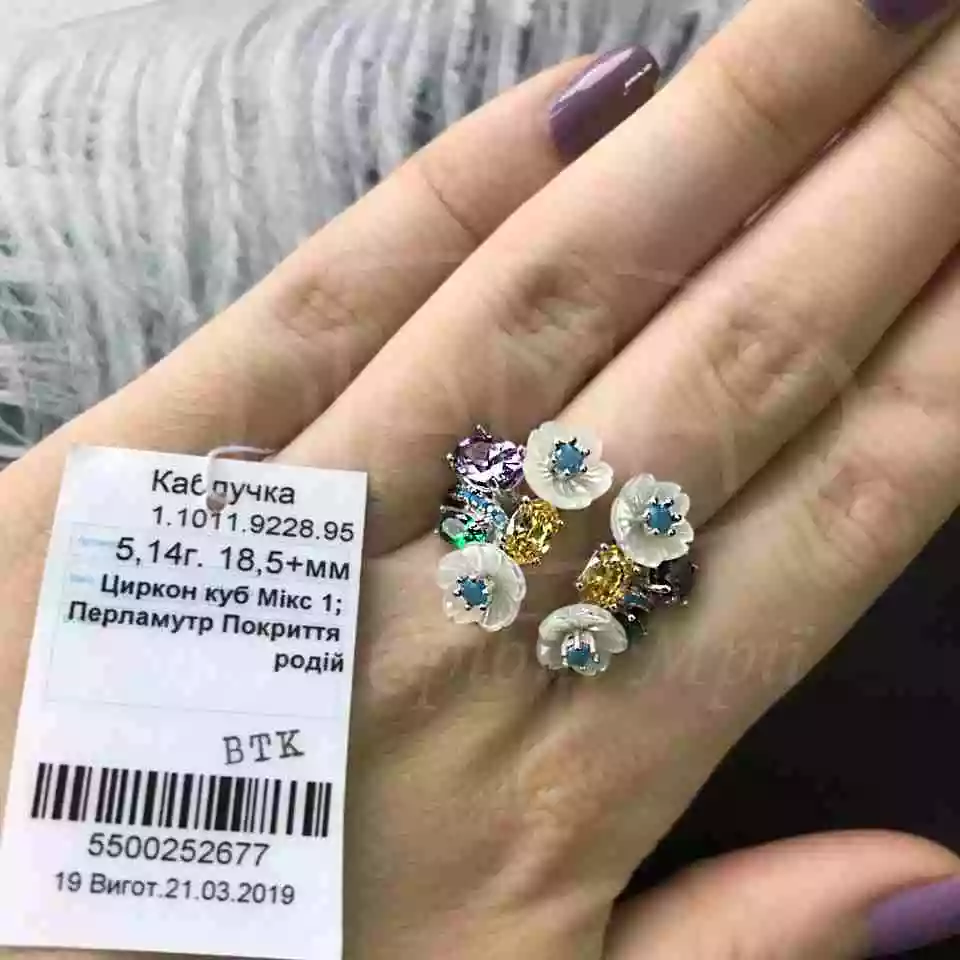 Срібна каблучка з перламутром фото 2