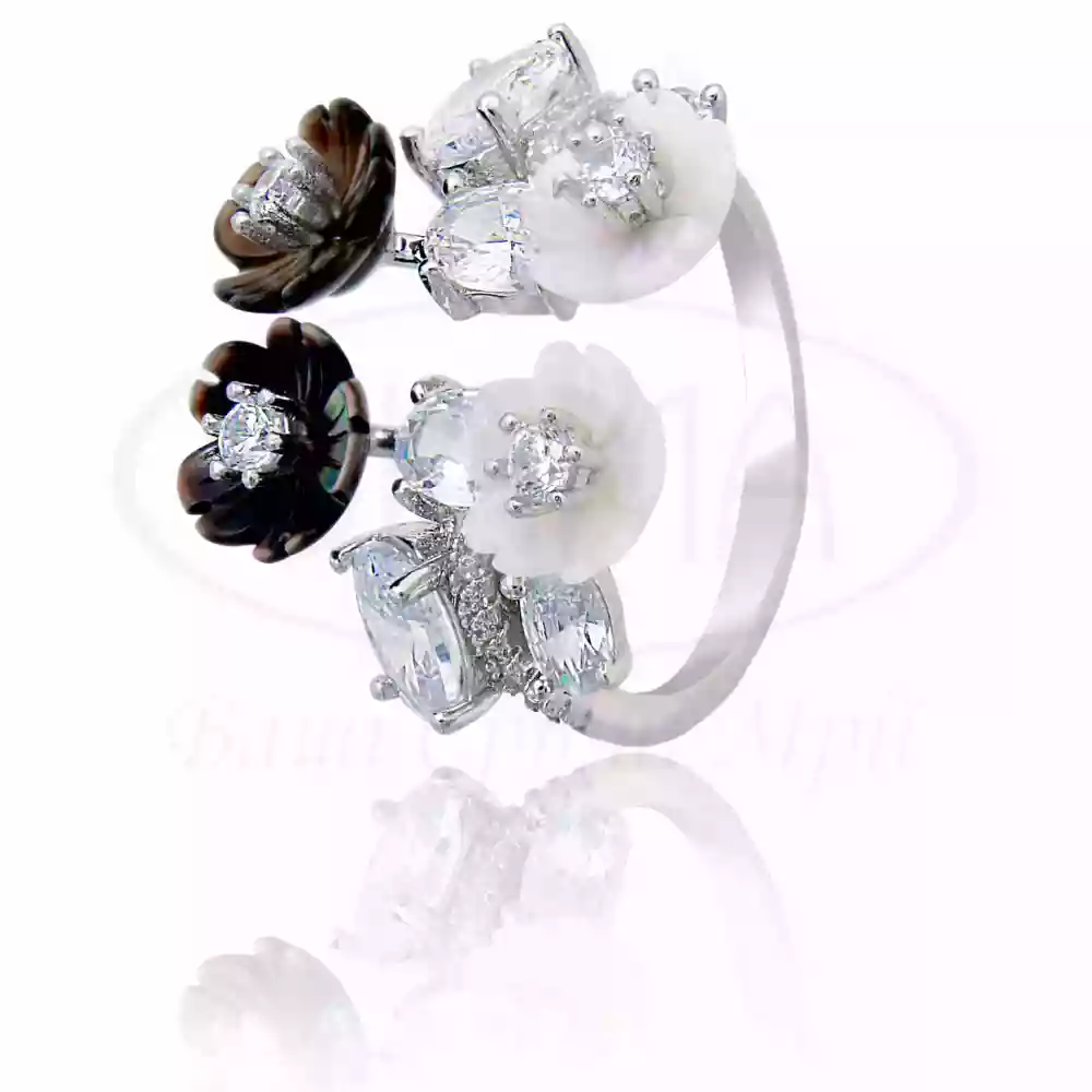 Срібна каблучка з перламутром фото 1