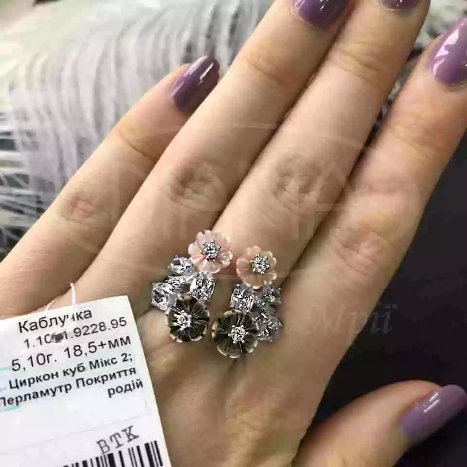 Срібна каблучка з перламутром фото 2