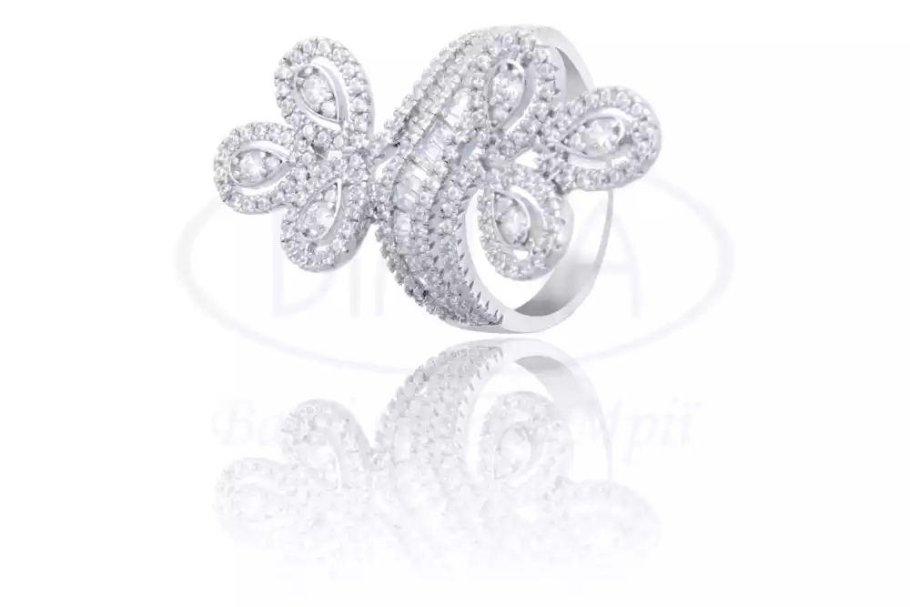 Срібна каблучка з цирконом фото 1