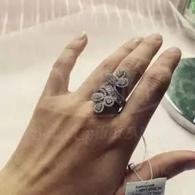 Срібна каблучка з цирконом