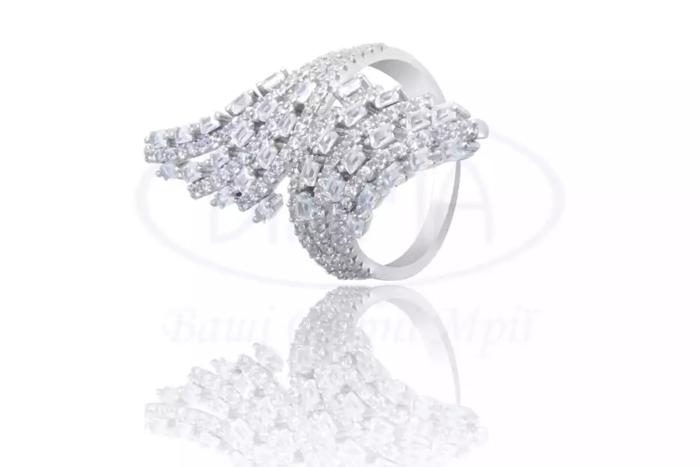 Срібна каблучка з цирконом фото 1