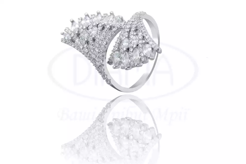 Срібна каблучка з цирконом фото 1