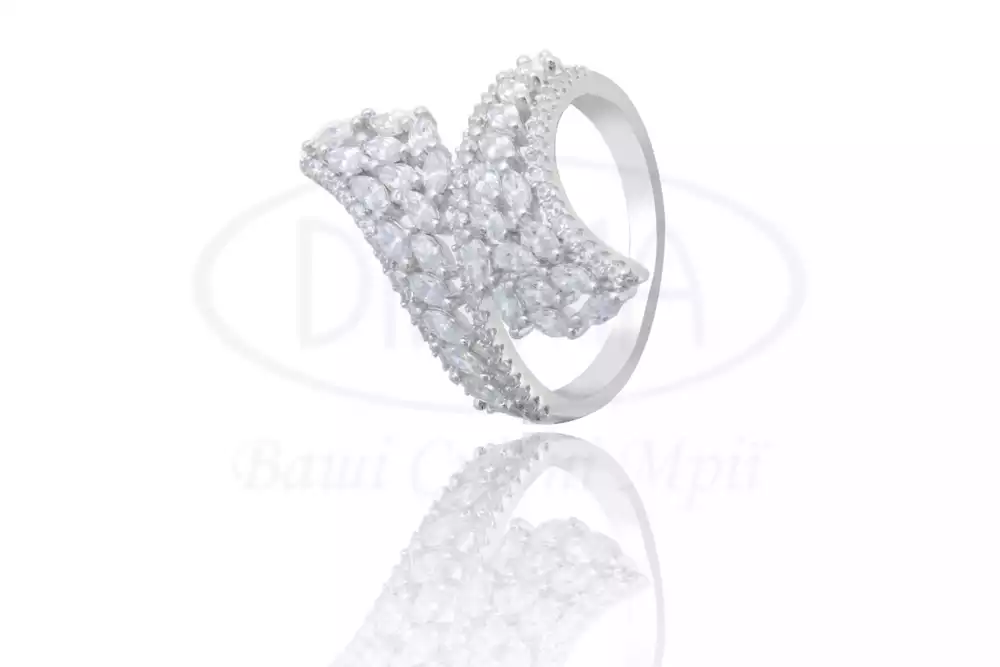 Срібна каблучка з цирконом фото 1