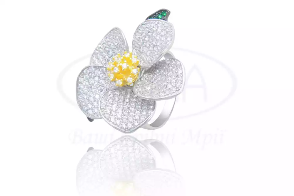 Срібна каблучка з цирконом фото 1