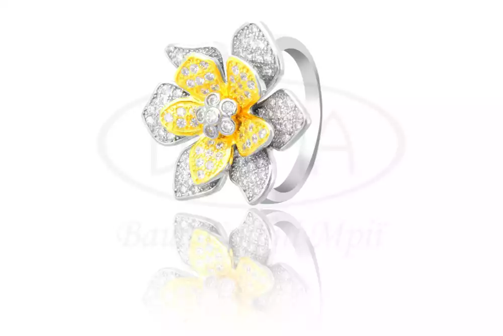 Срібна каблучка з цирконом фото 1