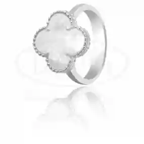 Каблучка з білим "Клевером"