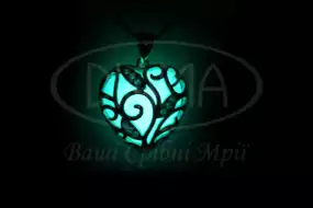 Срібна підвіска, що світиться в темряві