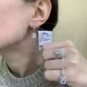 Каблучка срібна з цирконом